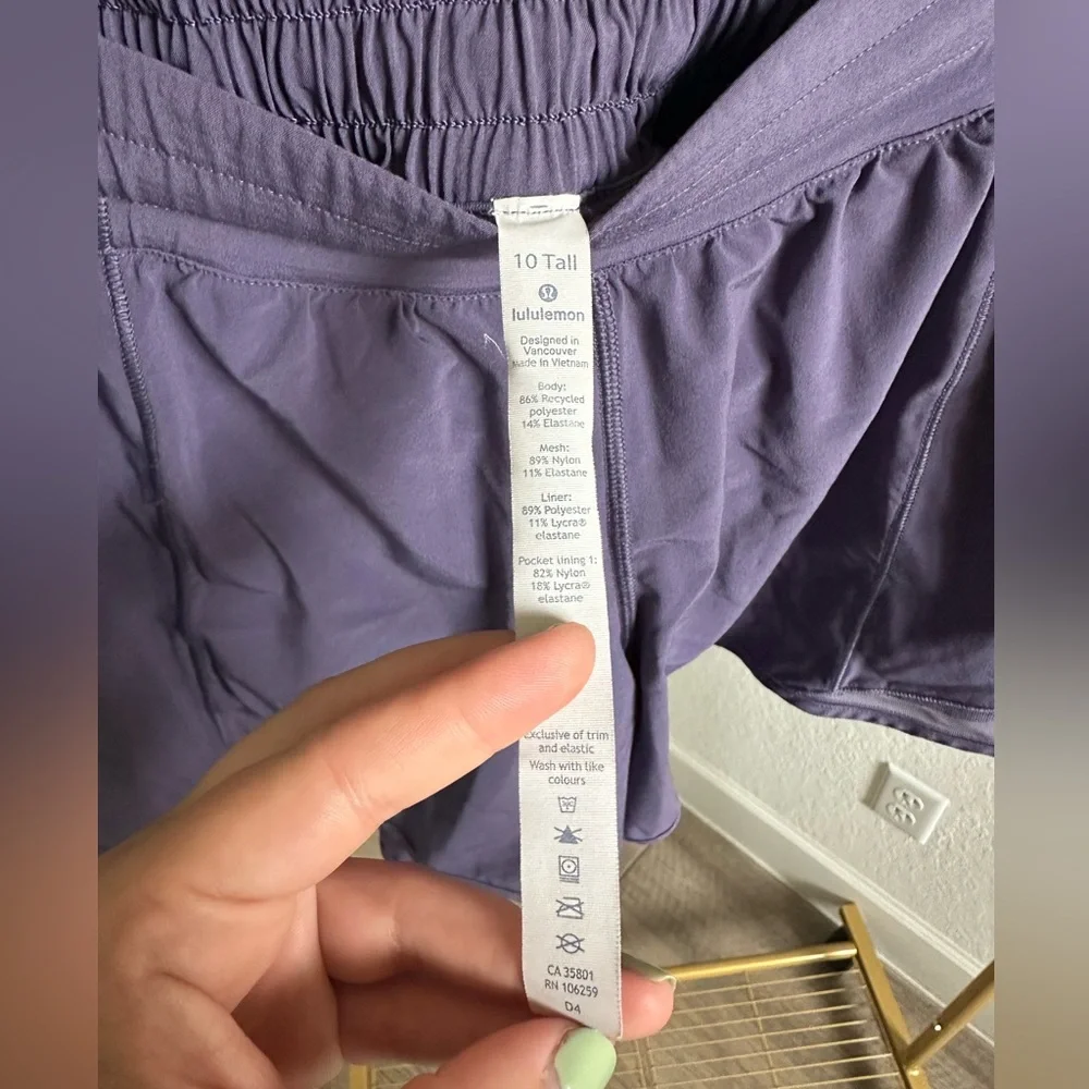 Lululemon Hotty Hot Low-Rise Lined Short 4” - Picture 4 of 6